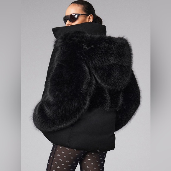 ALO YOGA La Premiere Opulent Faux Fur Stunner Jacket Size S/M - Picture 3 of 16